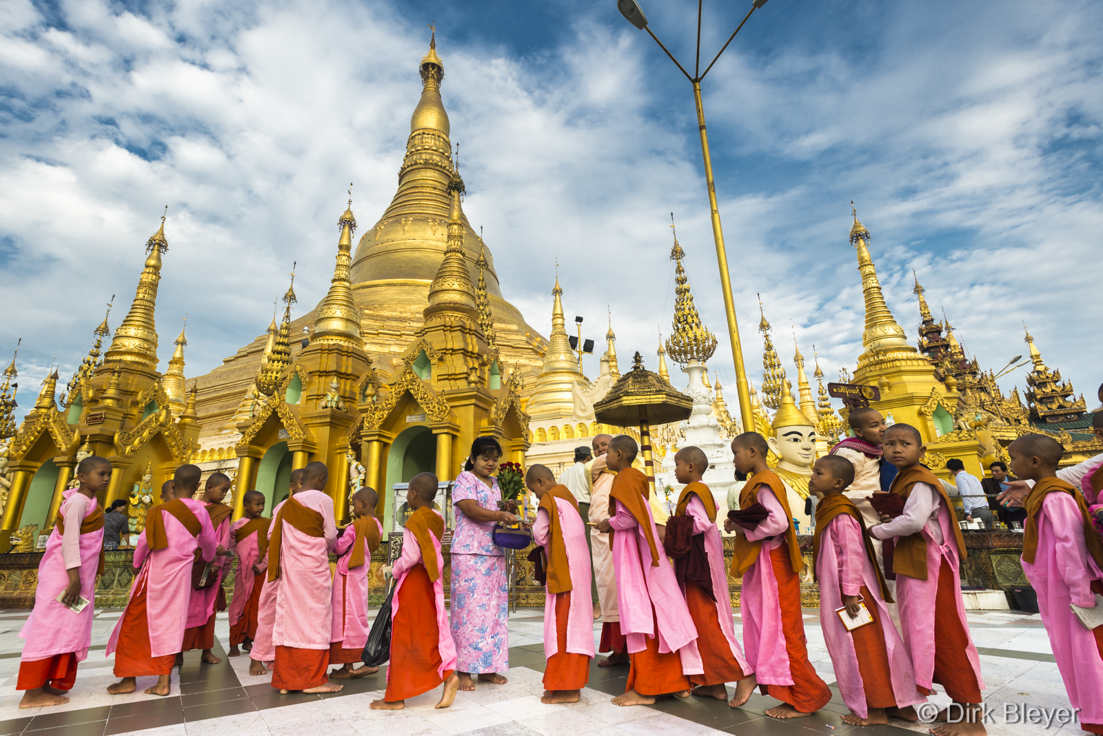 Junge Nonnen auf der Shwedagon Pagode