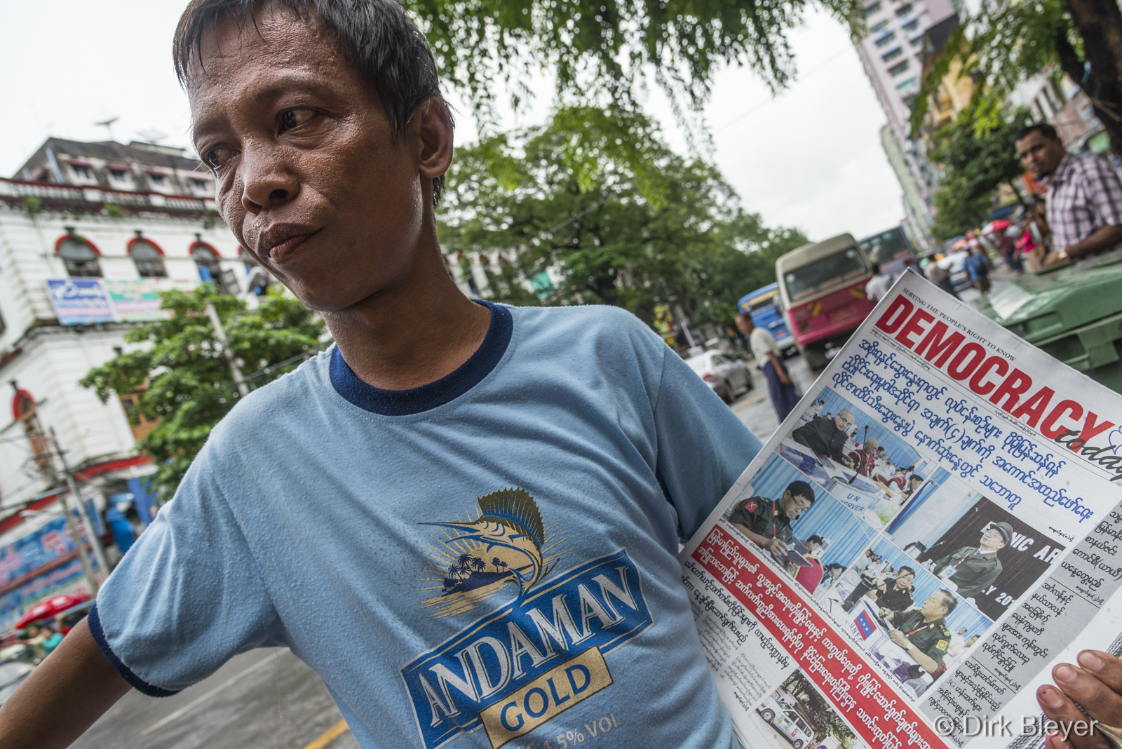 Zeitungsverkäufer in Yangon